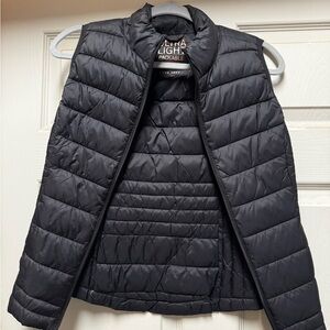Love Tree Women's Black Quilted Vest